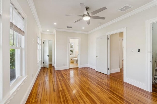 Building Photo - 344 21st Ave NE