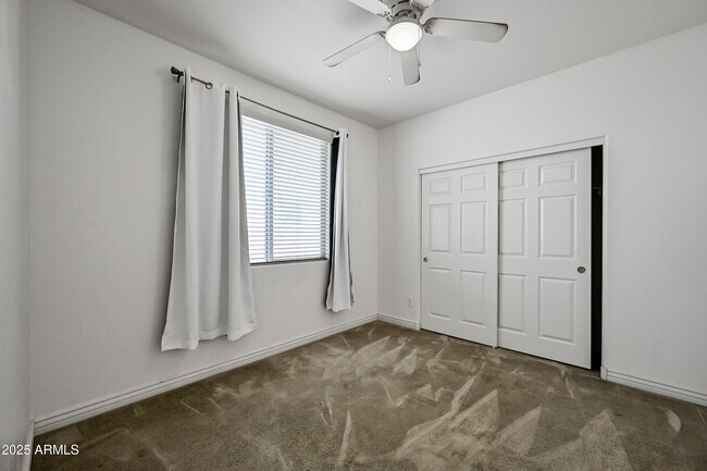 Building Photo - 2414 E Hazeltine Way