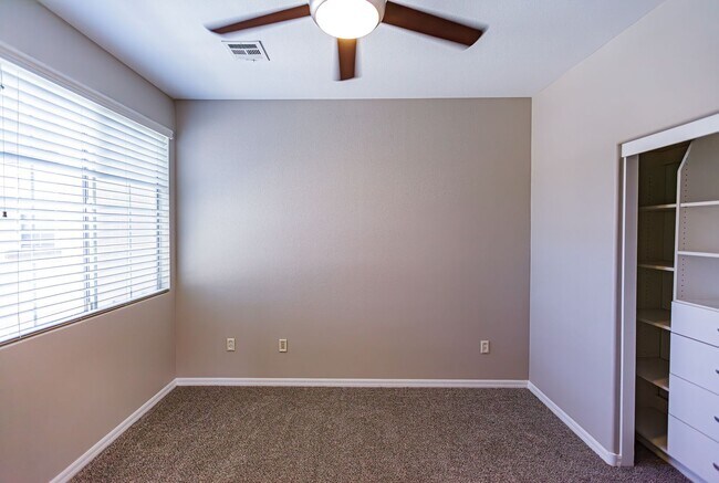 Building Photo - Townhome near Downtown Summerlin