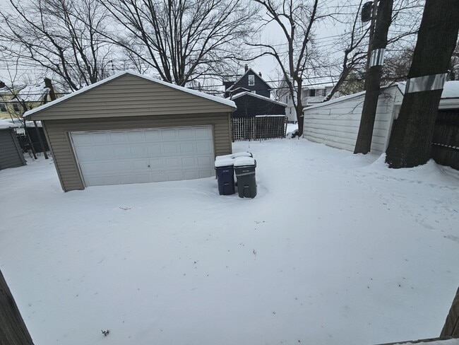 Building Photo - 931 Helmsdale Rd