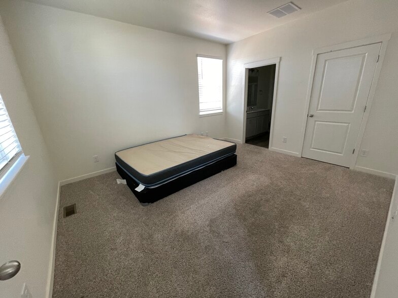 Building Photo - 10165 Castor Dr