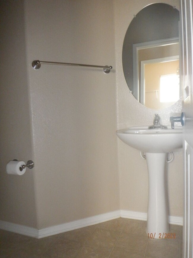 Building Photo - Located in the Heart of Tehachapi!