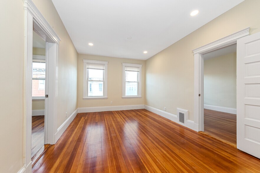 Building Photo - 46 Brackett St