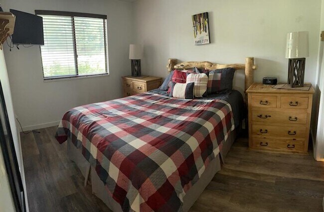 Building Photo - Redpine One Bedroom Condo