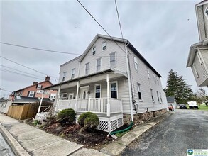 Building Photo - 206 Main St