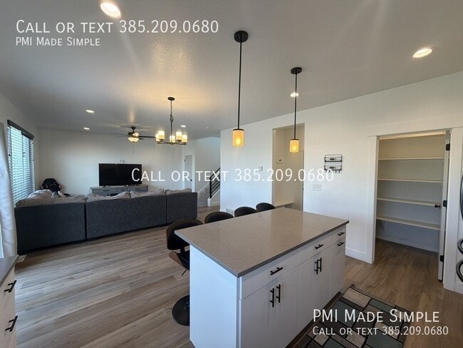 Building Photo - 3621 Sparrow Ln