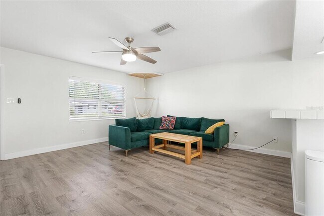 Building Photo - 5120 Brookmeade Dr