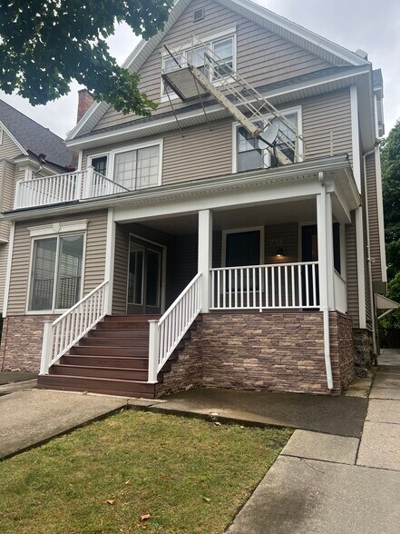 Primary Photo - 738 Auburn Ave