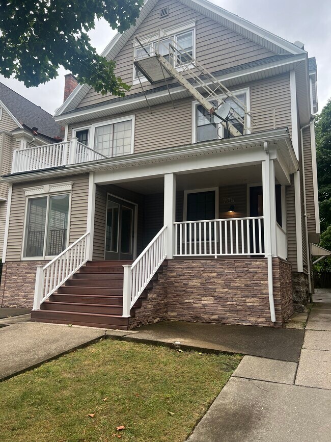 Building Photo - 738 Auburn Ave