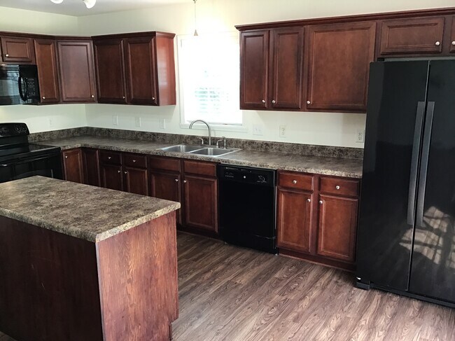 Building Photo - 2044 Longburn Dr