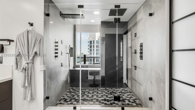 Building Photo - 5875 Collins Ave