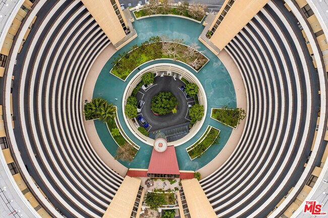 Building Photo - 4265 Marina City Dr