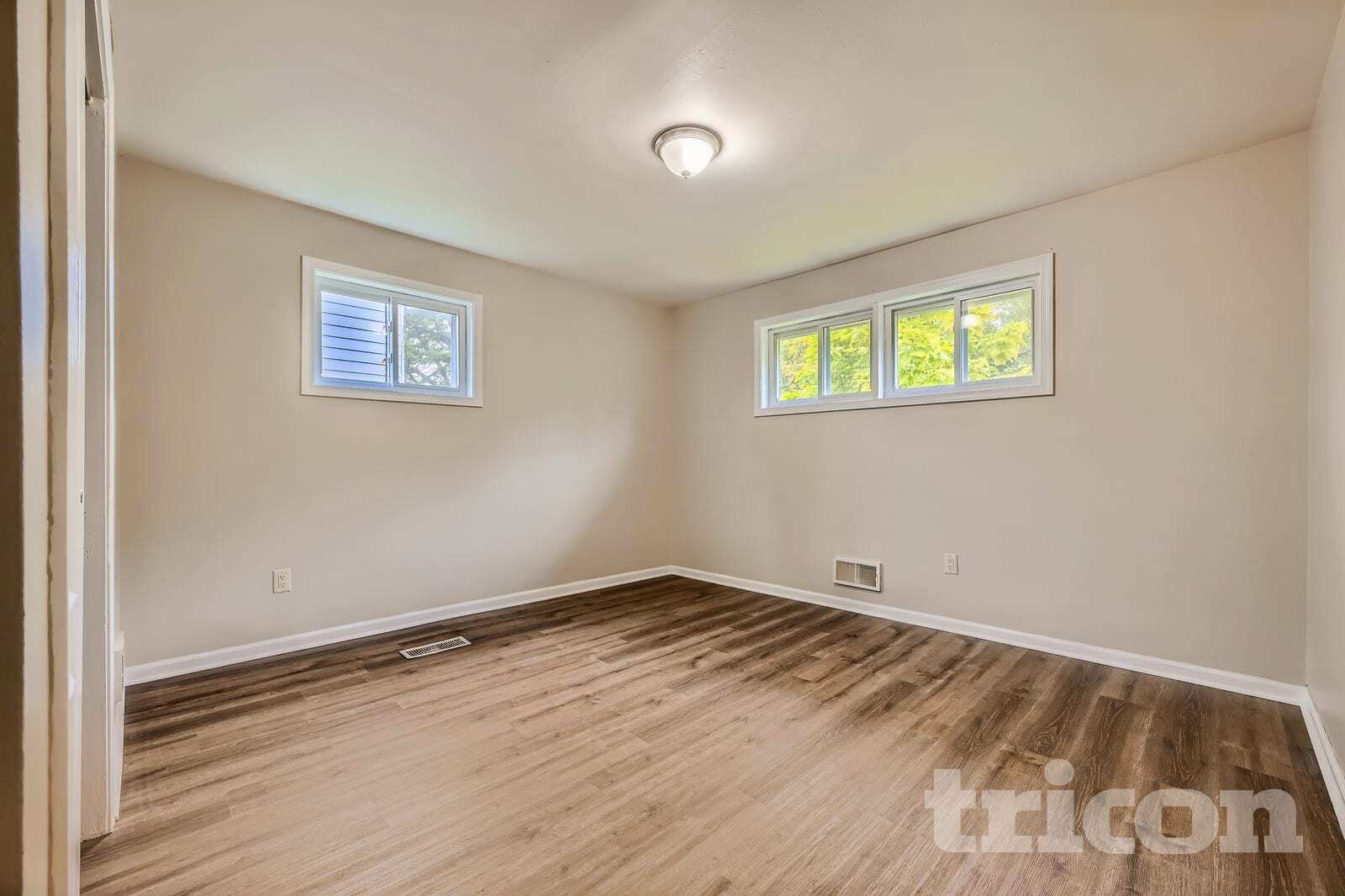 Building Photo - 2012 Royal Garden Dr