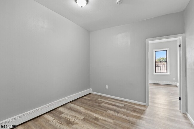 Building Photo - 9 E Monroe St