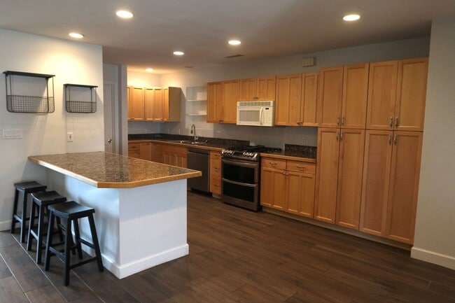 Building Photo - Beautifully Renovated 3 Bed 2 Bath on 17th Av South of Northern