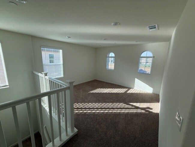 Building Photo - Beautiful 2 Story Home Ready To Be Home!