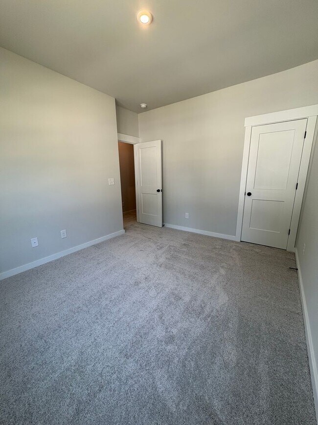 Building Photo - New Construction 3BR/2.5 BA in Griffith Lakes