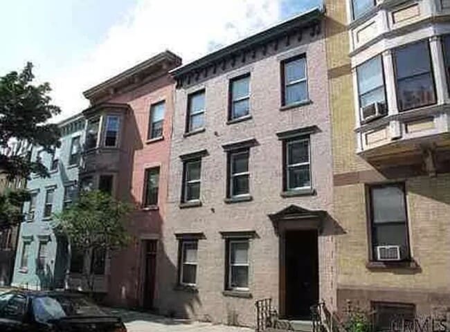 Primary Photo - 398 Madison Ave