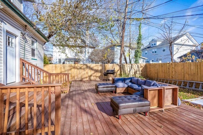 Building Photo - 1054 Hunterdon St