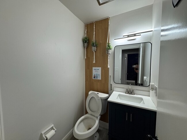 Building Photo - 5401 Alhambra Dr