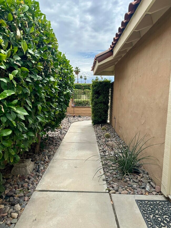 Building Photo - 430 Sierra Madre S