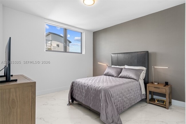 Building Photo - 17111 Biscayne Blvd