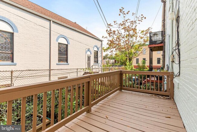 Building Photo - 1037 5th St NE