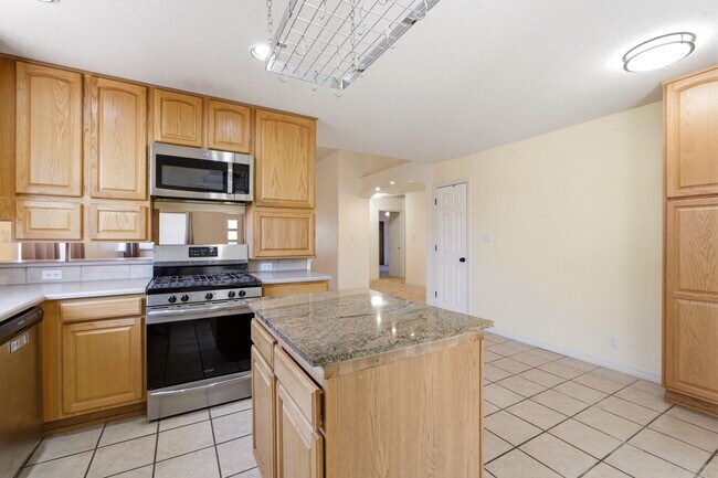 Building Photo - 8319 Santa Clarita St NE