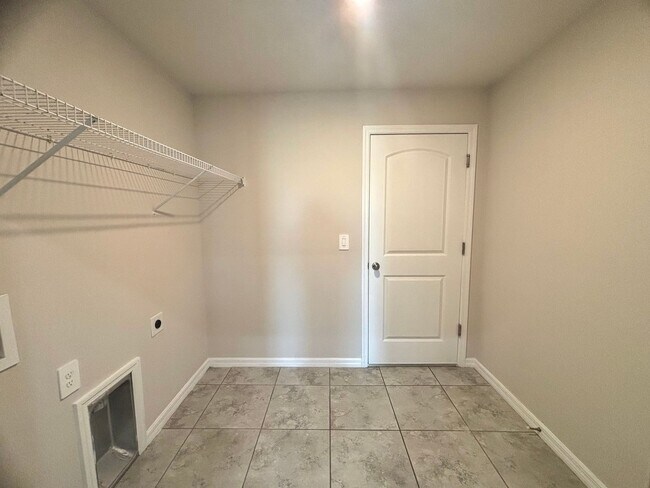 Building Photo - Spacious & Modern 3 Bed, 2 Bath in NW Cape...