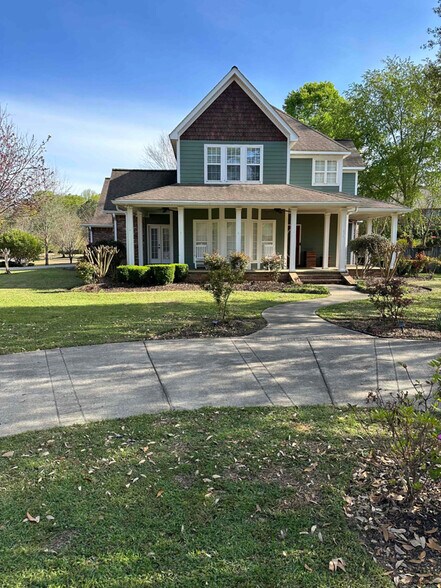 Building Photo - 360 Indian Hills Dr