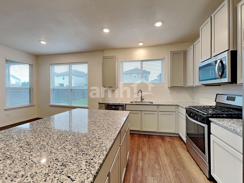 Building Photo - 2717 Lillybrook Ln