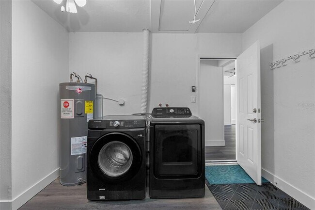 Building Photo - 11572 63rd Ave N