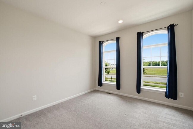 Building Photo - 4922 MacDonough Pl