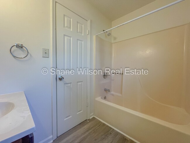 Building Photo - 2 BR 1.5 BA townhouse up for lease! Not fa...