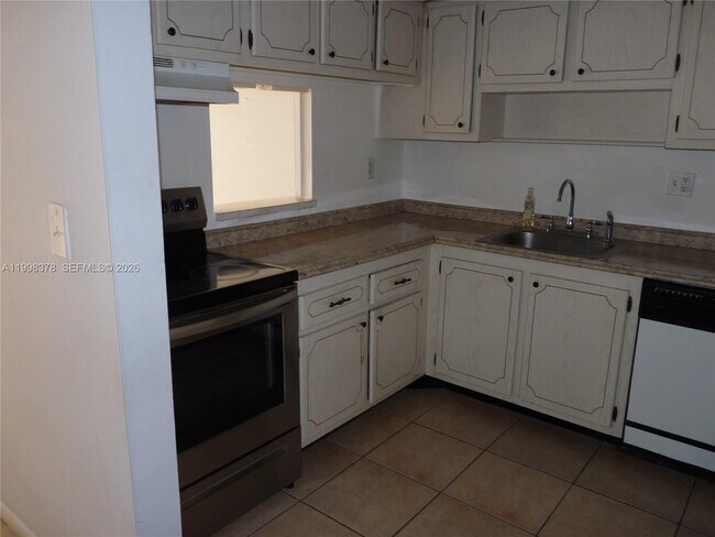 Building Photo - 14525 N Kendall Dr