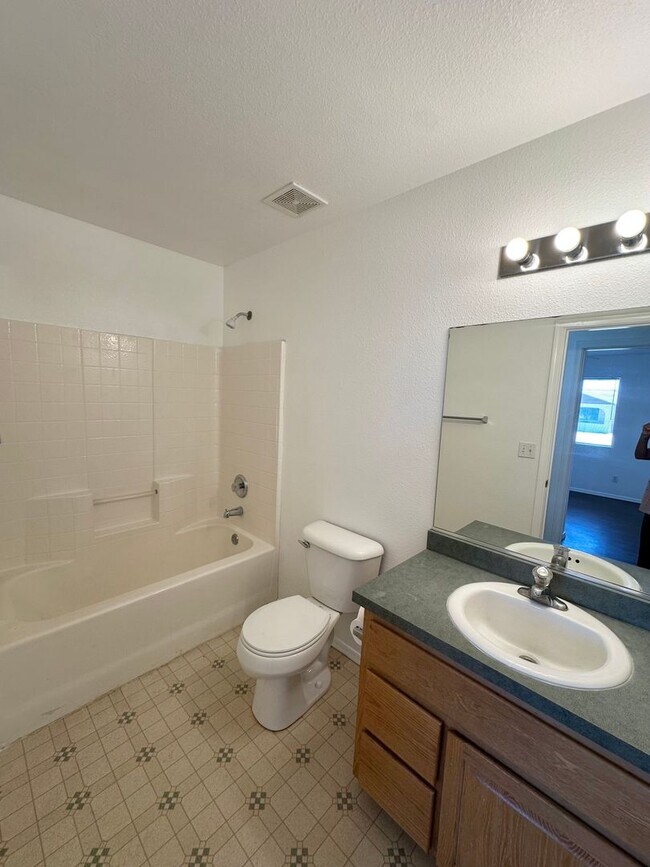 Building Photo - 6527 Nielsen Way