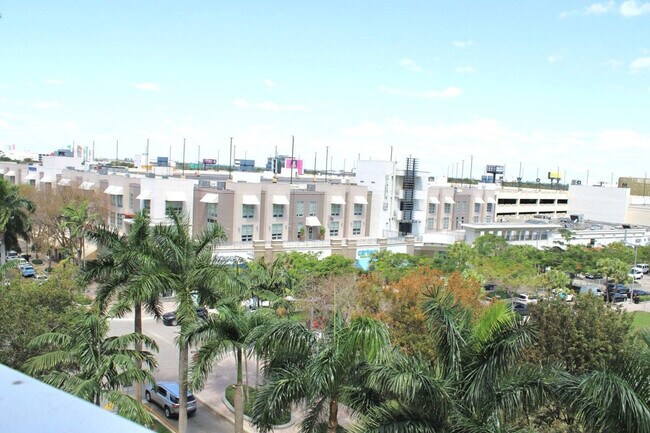 Building Photo - 139 NE 32nd St