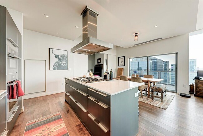 Building Photo - 210 Lavaca St