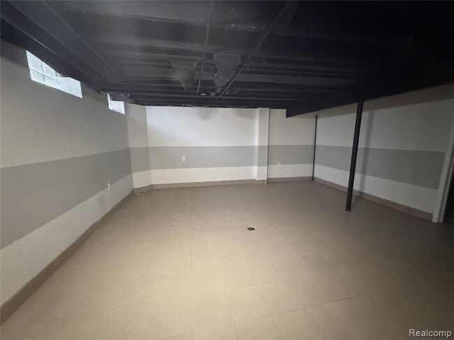 Building Photo - 1780 E Thirteen Mile Rd