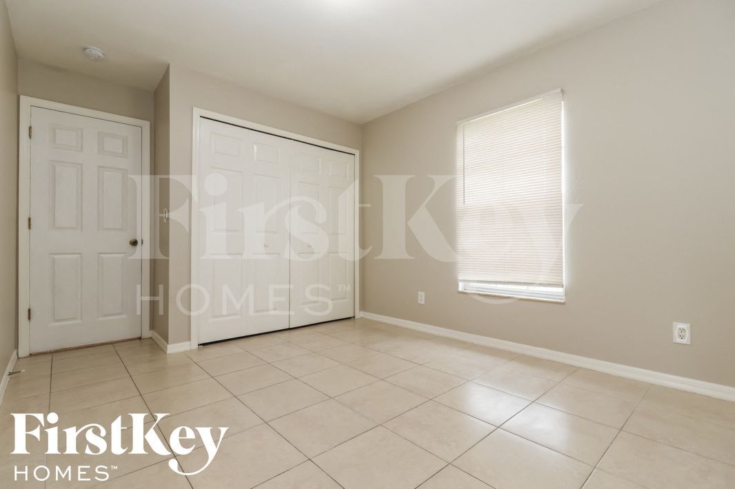 Building Photo - 1302 SW 35th St