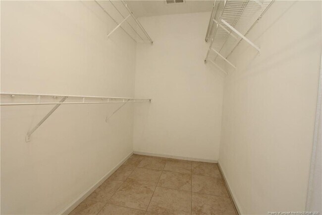 Building Photo - 101 Lake Meadow Dr