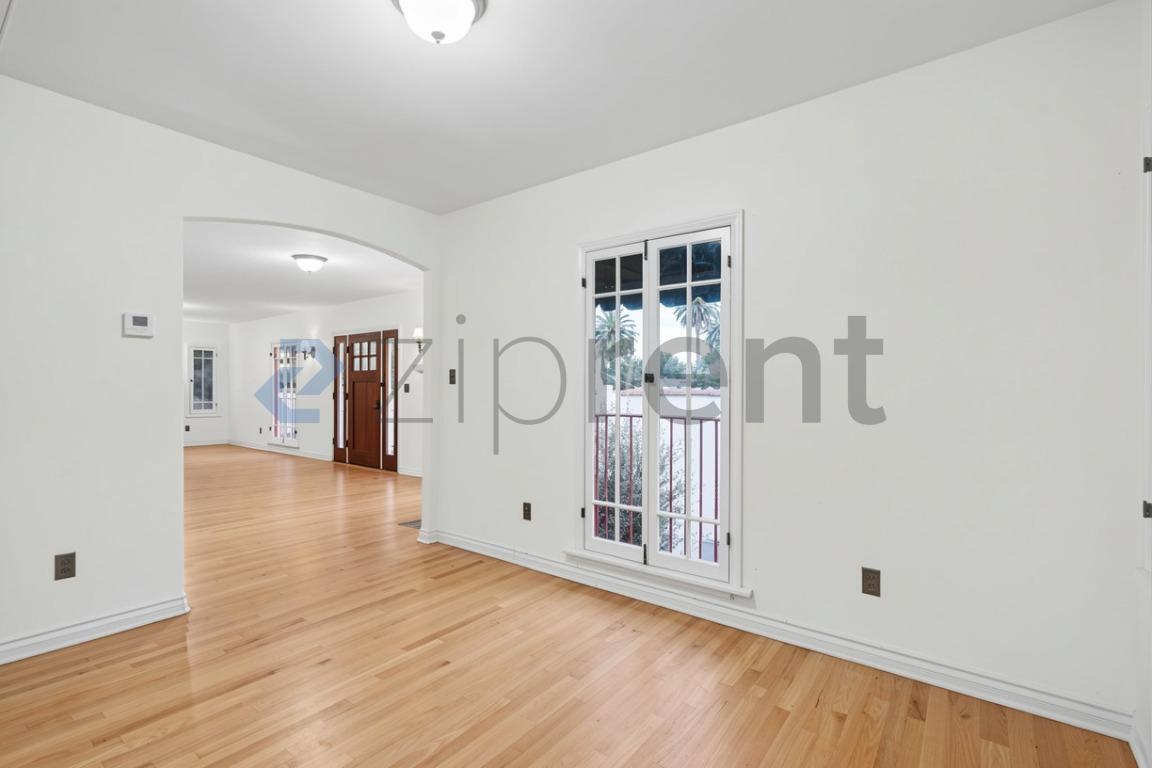 Building Photo - Unit