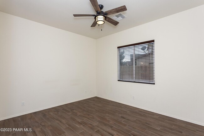 Building Photo - 926 N Gomez St