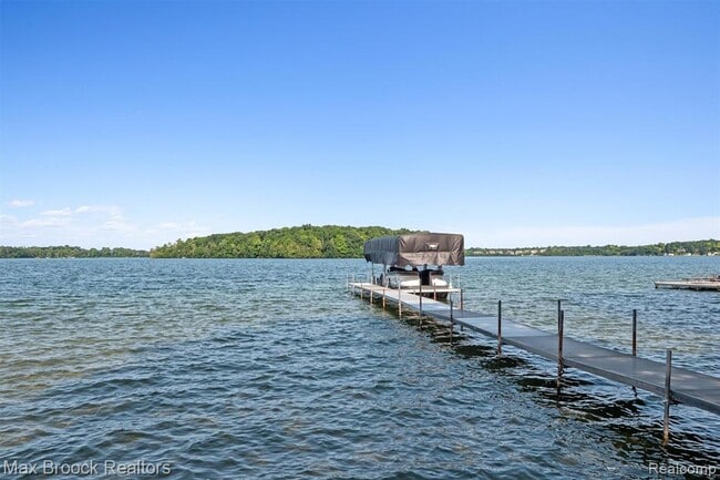 Building Photo - 3333 W Shore Dr