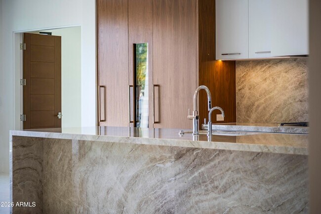 Building Photo - 6587 N Palmeraie Blvd