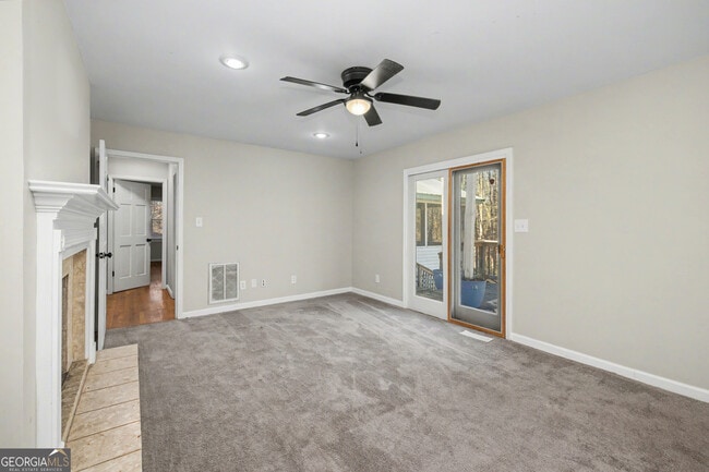 Building Photo - 140 Maple Pl