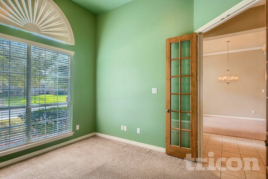 Building Photo - 1529 Rusticwood Dr