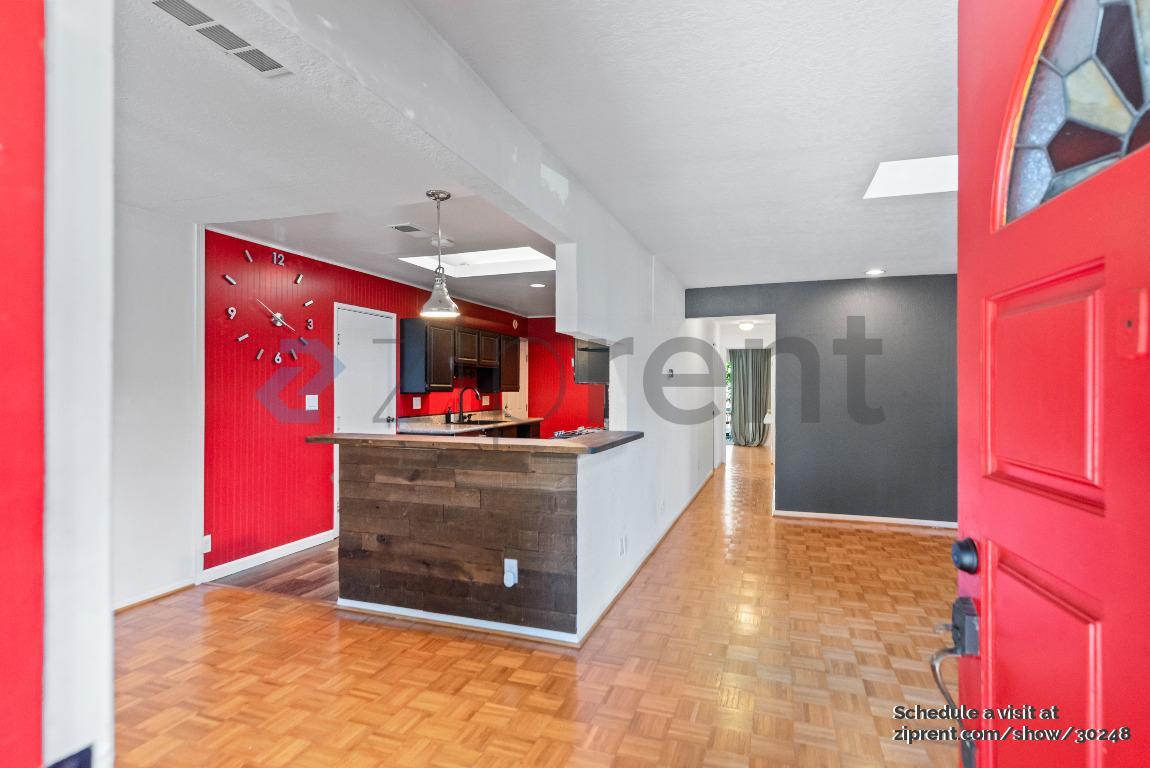 Building Photo - Unit