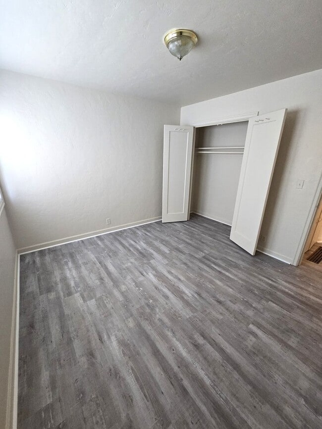 Building Photo - Great Location!  Updated, Two Car garage, Fenced Backyard !