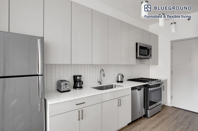 Building Photo - 808 W Van Buren St